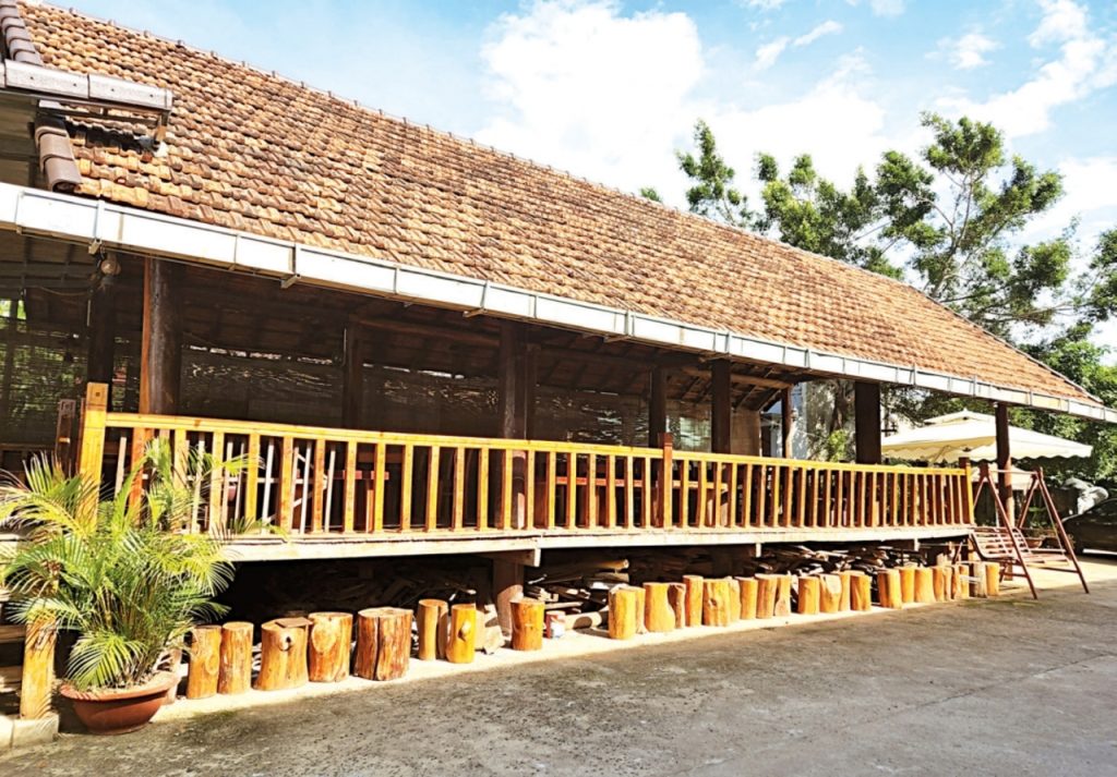 Nhà gỗ phục dựng 0